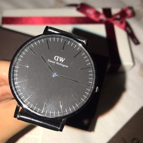 Authentic Daniel Wellington Watch - Picture 4 of 7